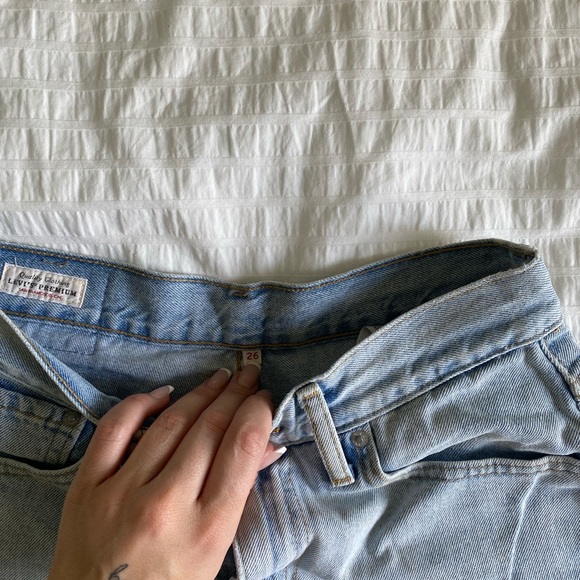 Levi’s Denim Short - Picture 2 of 3